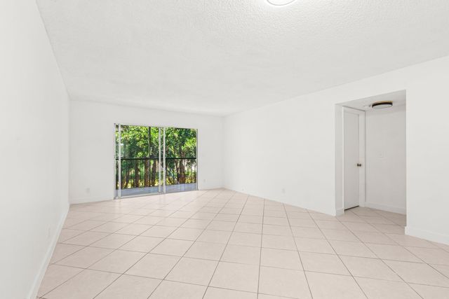 7301 Amberly Lane 304, Delray Beach, FL 33446