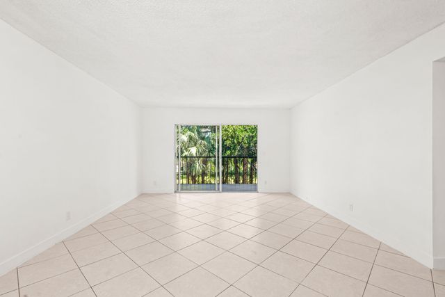 7301 Amberly Lane 304, Delray Beach, FL 33446