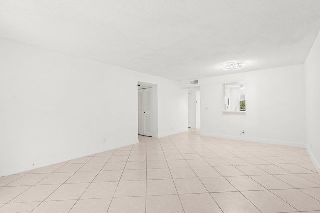 7301 Amberly Lane 304, Delray Beach, FL 33446