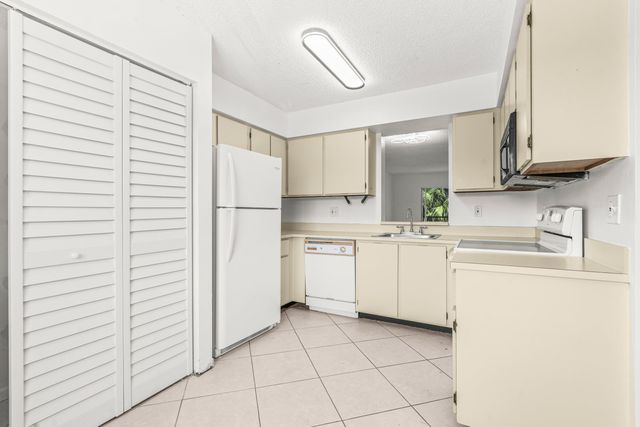 7301 Amberly Lane 304, Delray Beach, FL 33446