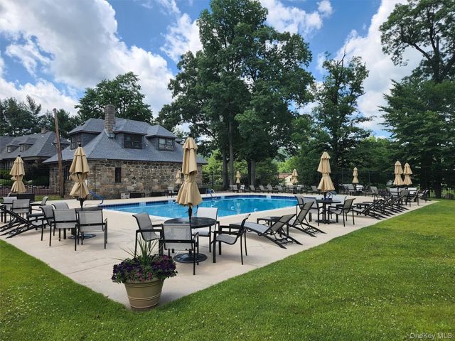 5 Bannock Court, Suffern, NY 10901
