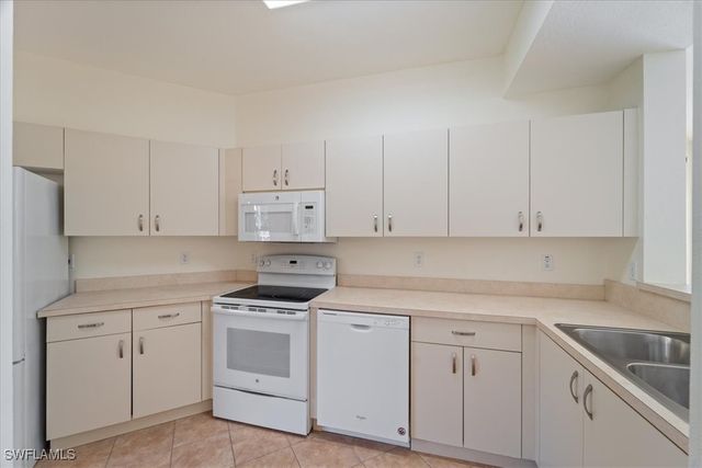 6560 Huntington Lakes CIR 102, Naples, FL 34119