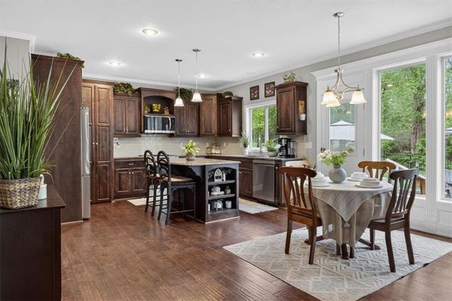 2320 SW Deer Run Road, Lee's Summit, MO 64082