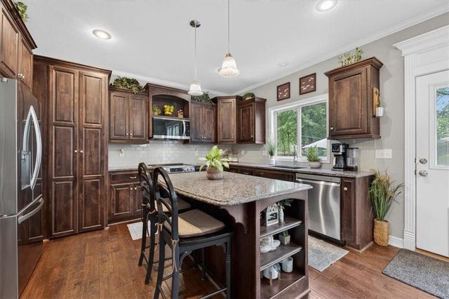 2320 SW Deer Run Road, Lee's Summit, MO 64082