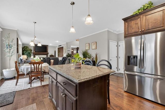 2320 SW Deer Run Road, Lee's Summit, MO 64082