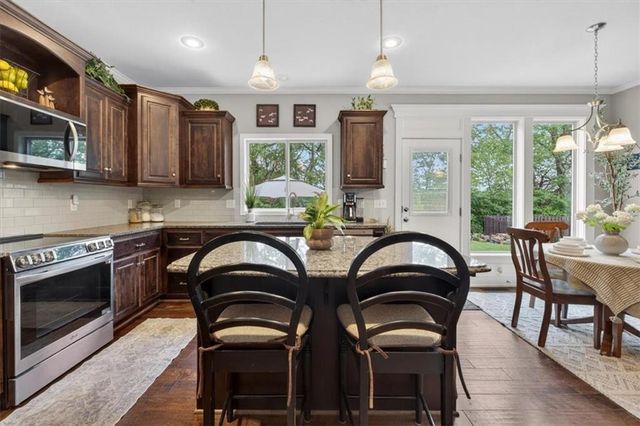 2320 SW Deer Run Road, Lee's Summit, MO 64082