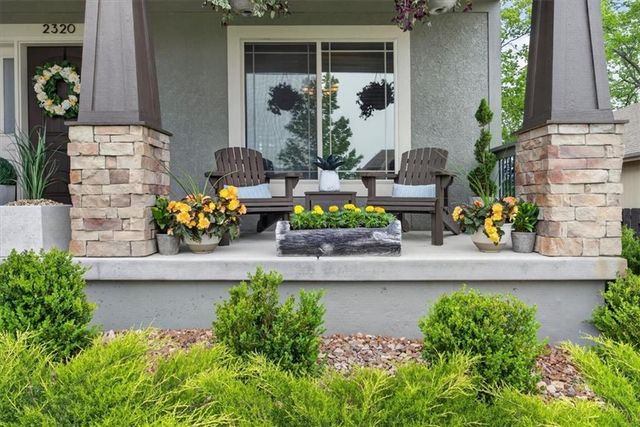2320 SW Deer Run Road, Lee's Summit, MO 64082