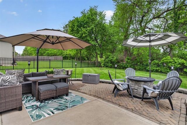 2320 SW Deer Run Road, Lee's Summit, MO 64082