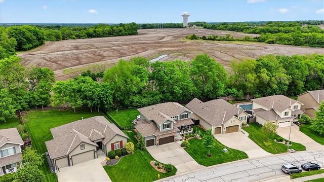 2320 SW Deer Run Road, Lee's Summit, MO 64082