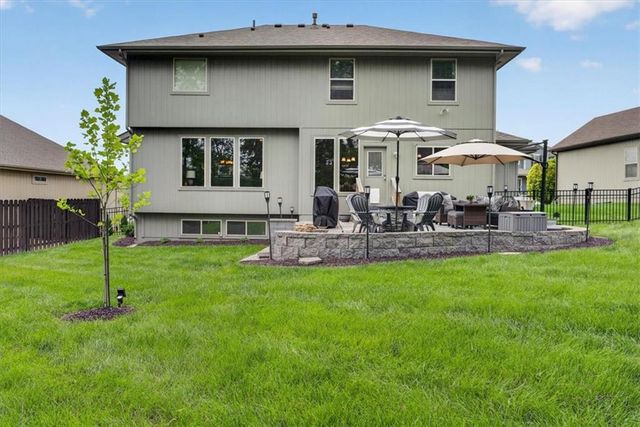 2320 SW Deer Run Road, Lee's Summit, MO 64082
