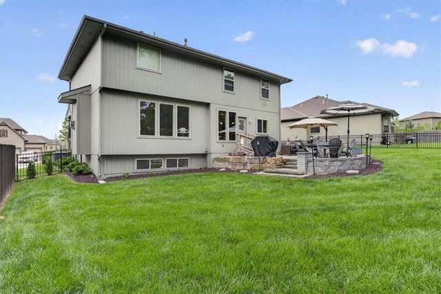 2320 SW Deer Run Road, Lee's Summit, MO 64082