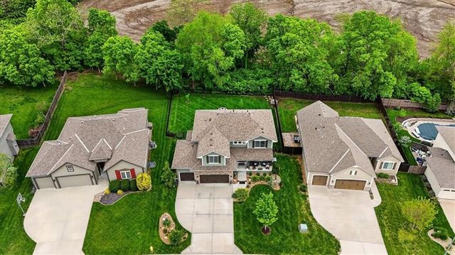 2320 SW Deer Run Road, Lee's Summit, MO 64082