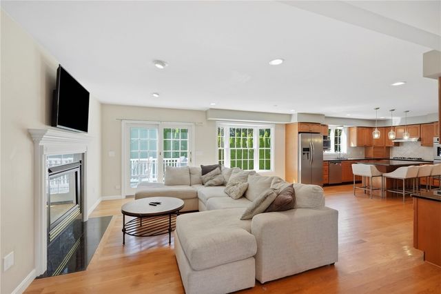 2 Nutmeg Circle, Coventry, RI 02816