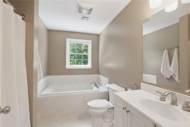 2 Nutmeg Circle, Coventry, RI 02816