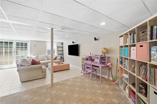 2 Nutmeg Circle, Coventry, RI 02816