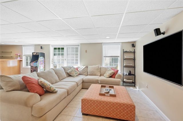 2 Nutmeg Circle, Coventry, RI 02816
