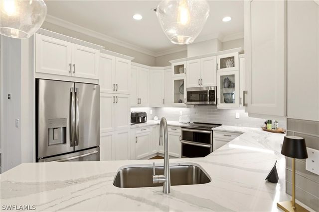 5962 Haiti DR, Naples, FL 34113