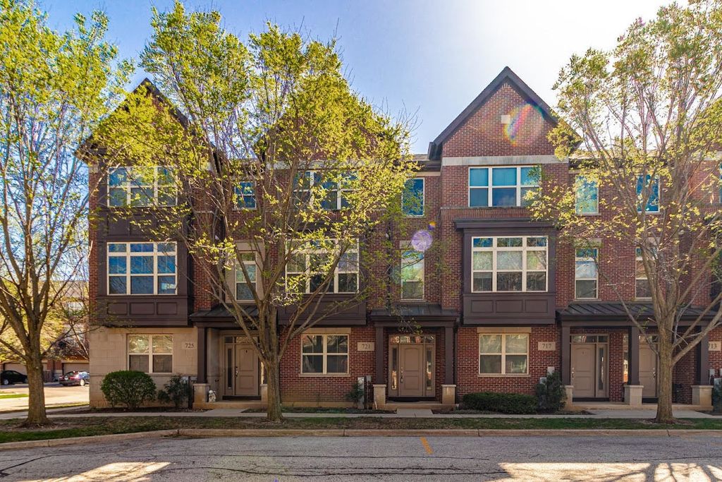 721 Summit Lane, Vernon Hills, IL 60061