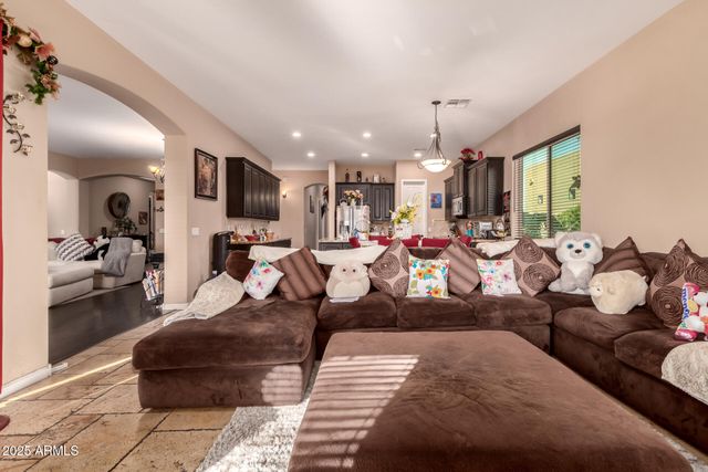 1819 W MAGDALENA Lane, Phoenix, AZ 85041