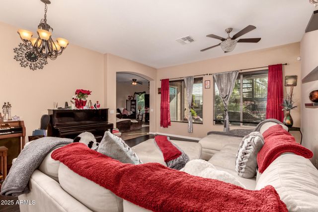 1819 W MAGDALENA Lane, Phoenix, AZ 85041