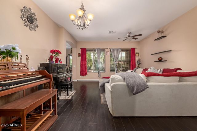 1819 W MAGDALENA Lane, Phoenix, AZ 85041