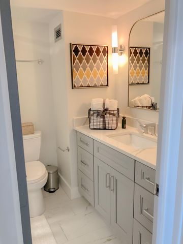 14 Lockwood Drive 3b, Charleston, SC 29401