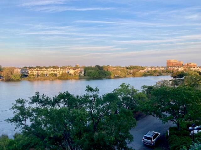 14 Lockwood Drive 3b, Charleston, SC 29401
