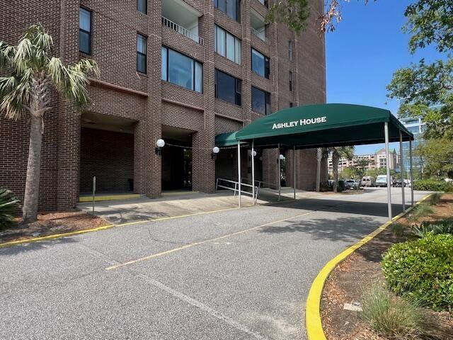 14 Lockwood Drive 3b, Charleston, SC 29401