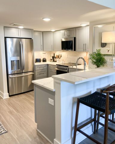 14 Lockwood Drive 3b, Charleston, SC 29401