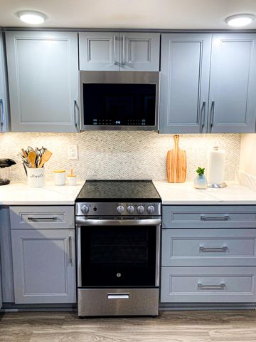 14 Lockwood Drive 3b, Charleston, SC 29401