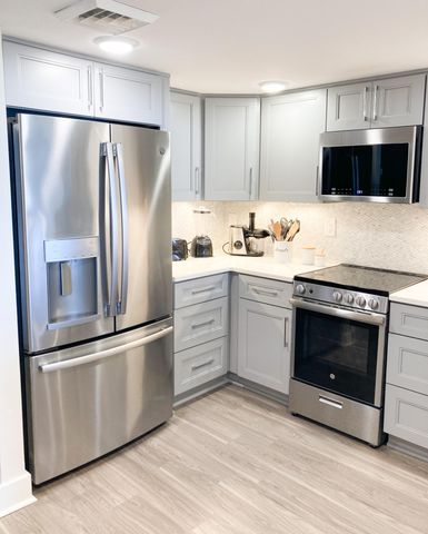 14 Lockwood Drive 3b, Charleston, SC 29401