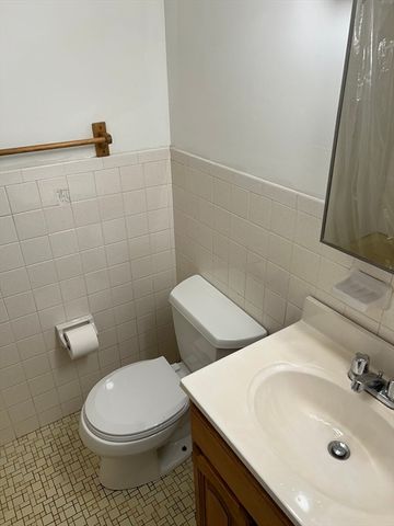 3 Summit Drive 24, Reading, MA 01867