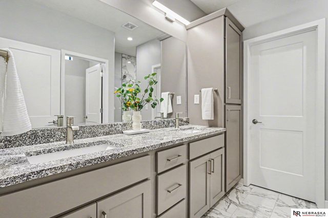 7641 Kallum Drive, Lincoln, NE 68516