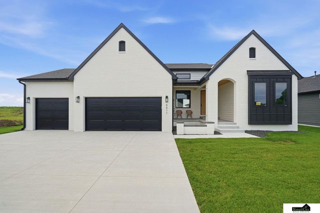 8811 Dragonfly Lane, Lincoln, NE 68526