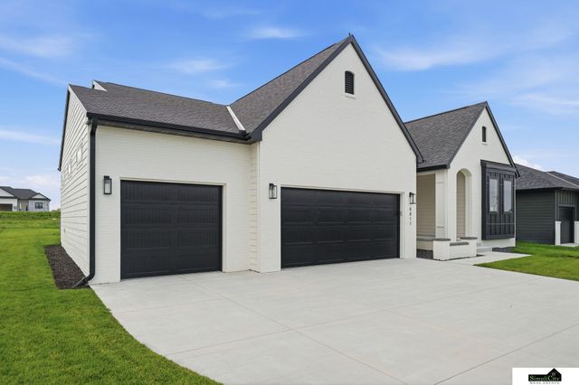 8811 Dragonfly Lane, Lincoln, NE 68526