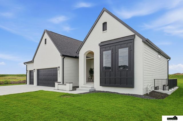 8811 Dragonfly Lane, Lincoln, NE 68526