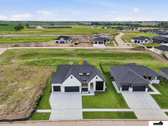 8811 Dragonfly Lane, Lincoln, NE 68526