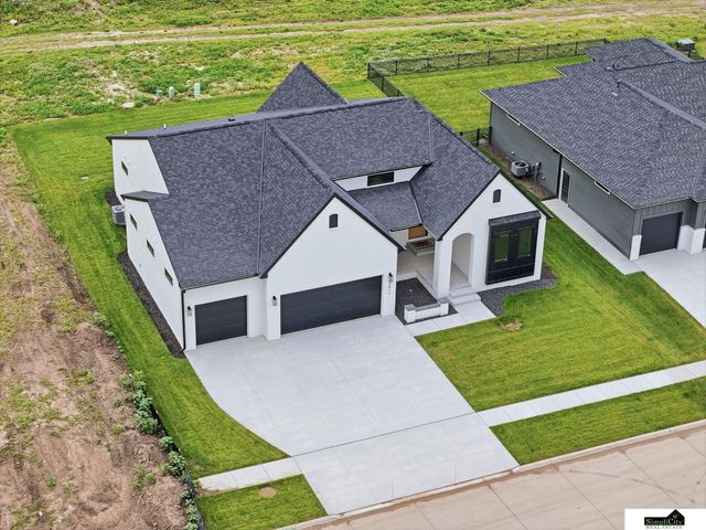 8811 Dragonfly Lane, Lincoln, NE 68526