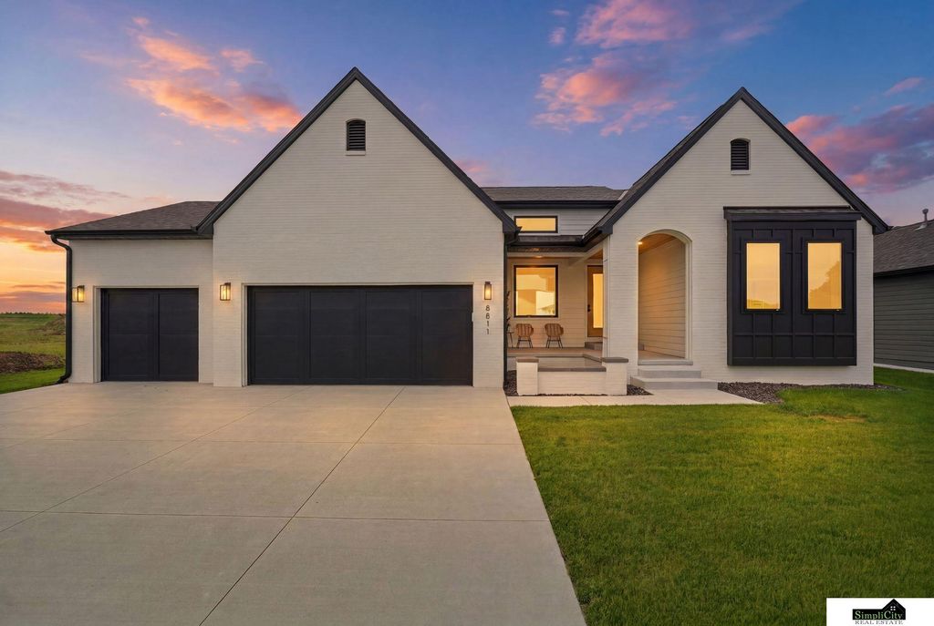 8811 Dragonfly Lane, Lincoln, NE 68526