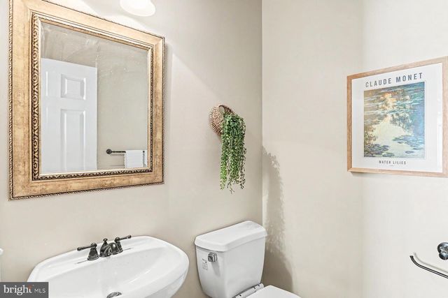 7 THICKET LN, Lancaster, PA 17602