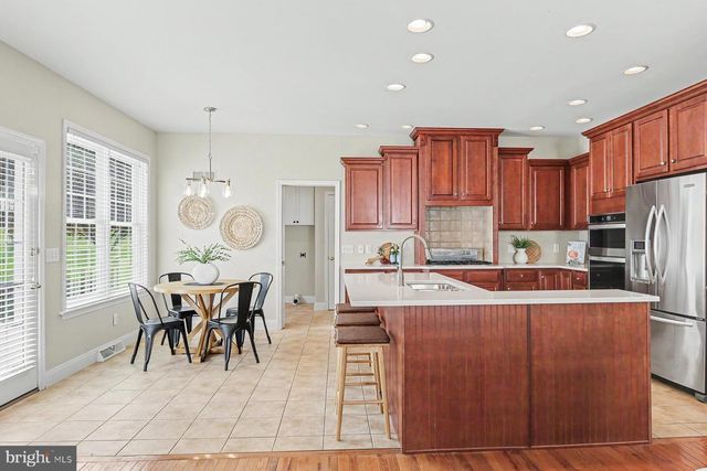 7 THICKET LN, Lancaster, PA 17602