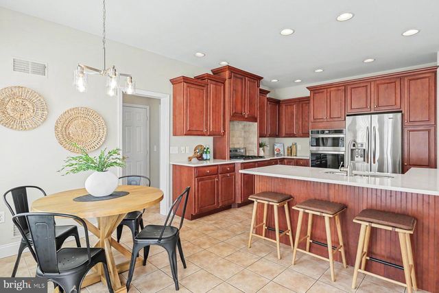 7 THICKET LN, Lancaster, PA 17602