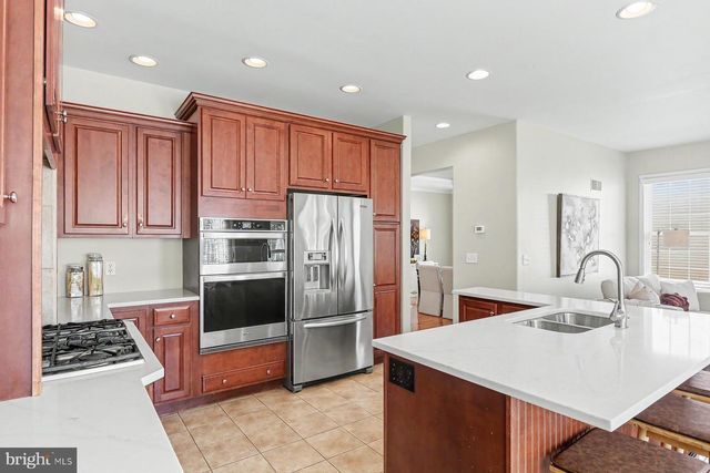 7 THICKET LN, Lancaster, PA 17602