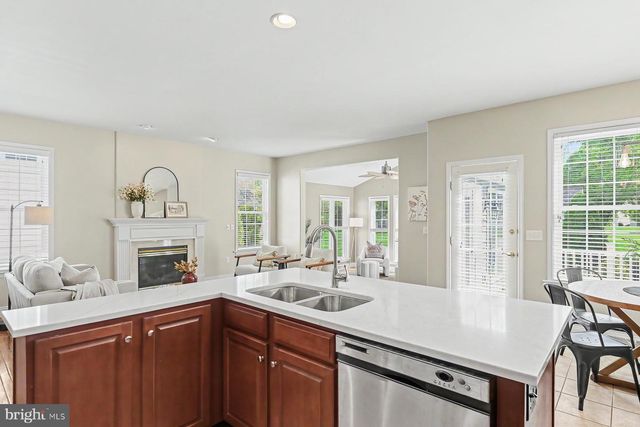 7 THICKET LN, Lancaster, PA 17602