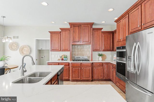 7 THICKET LN, Lancaster, PA 17602