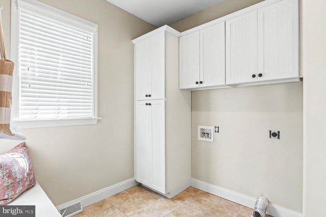 7 THICKET LN, Lancaster, PA 17602