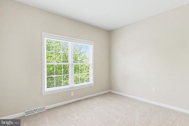 7 THICKET LN, Lancaster, PA 17602