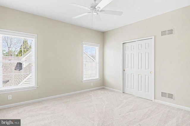 7 THICKET LN, Lancaster, PA 17602