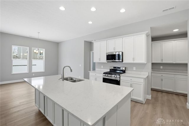 889 Reeder Circle, Dayton, OH 45458