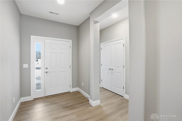 889 Reeder Circle, Dayton, OH 45458